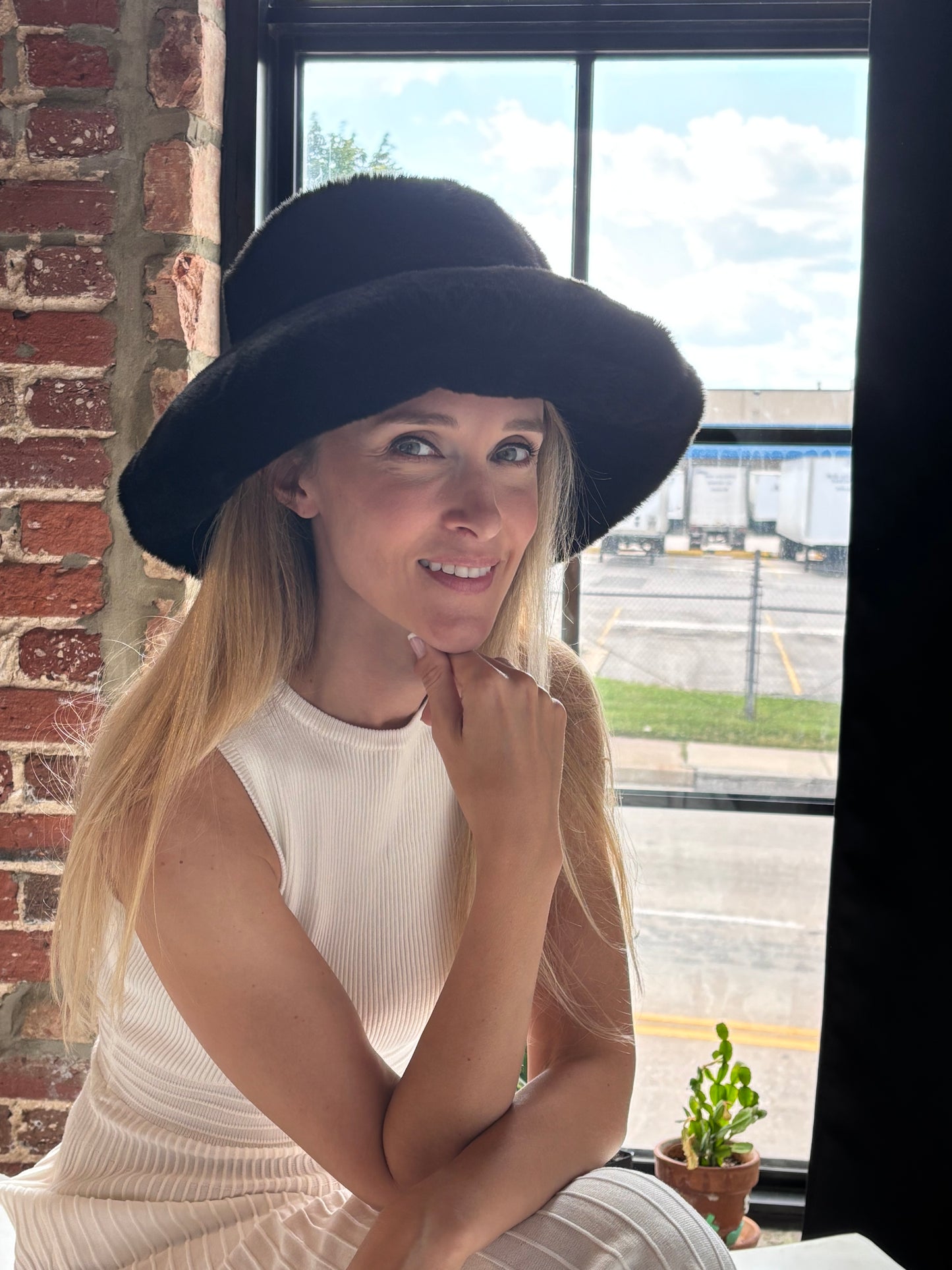 Women's Faux Fur Wider Brim Bucket Hat LF100