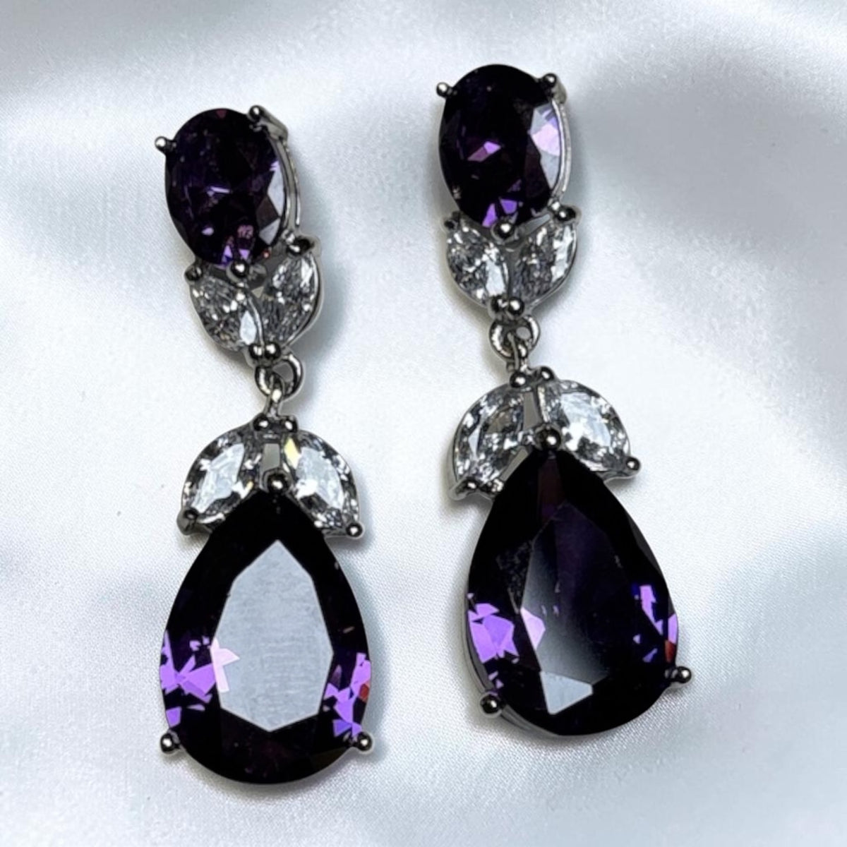 Women's AAA Cubic Zirconia Earring Short Length 1 ¼''X⅜''