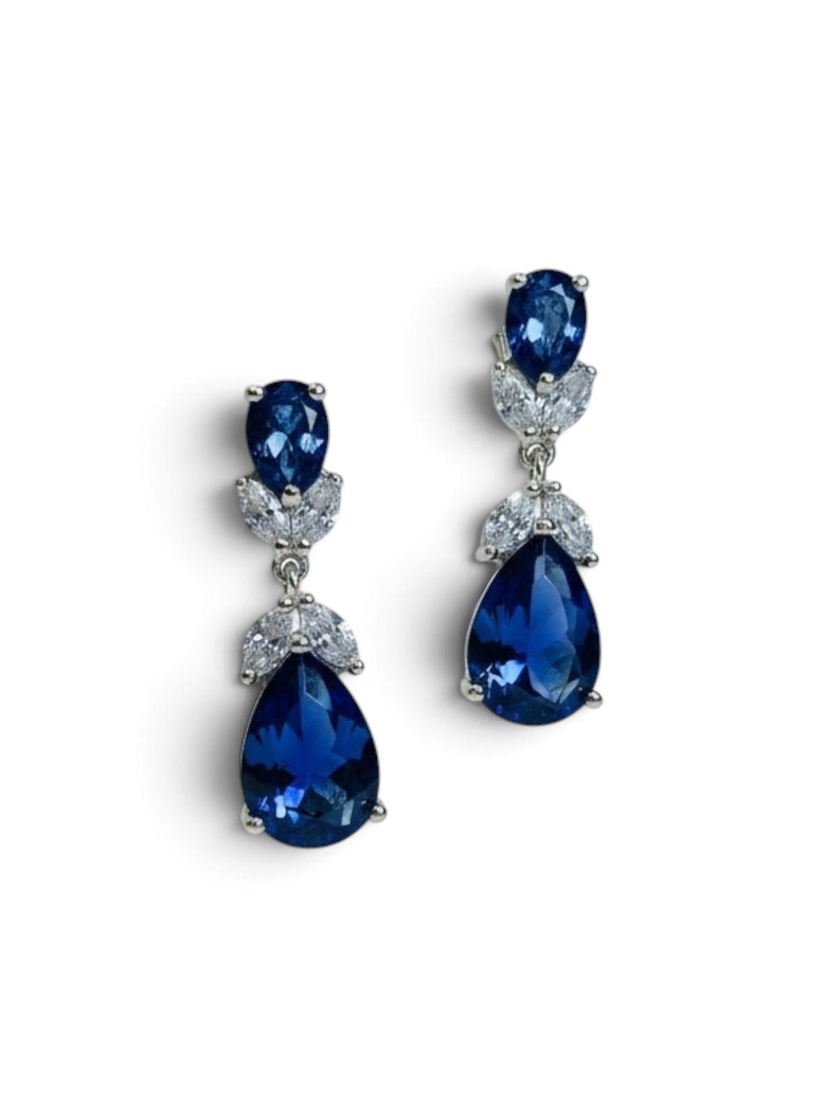 Women's AAA Cubic Zirconia Earring Short Length 1 ¼''X⅜''