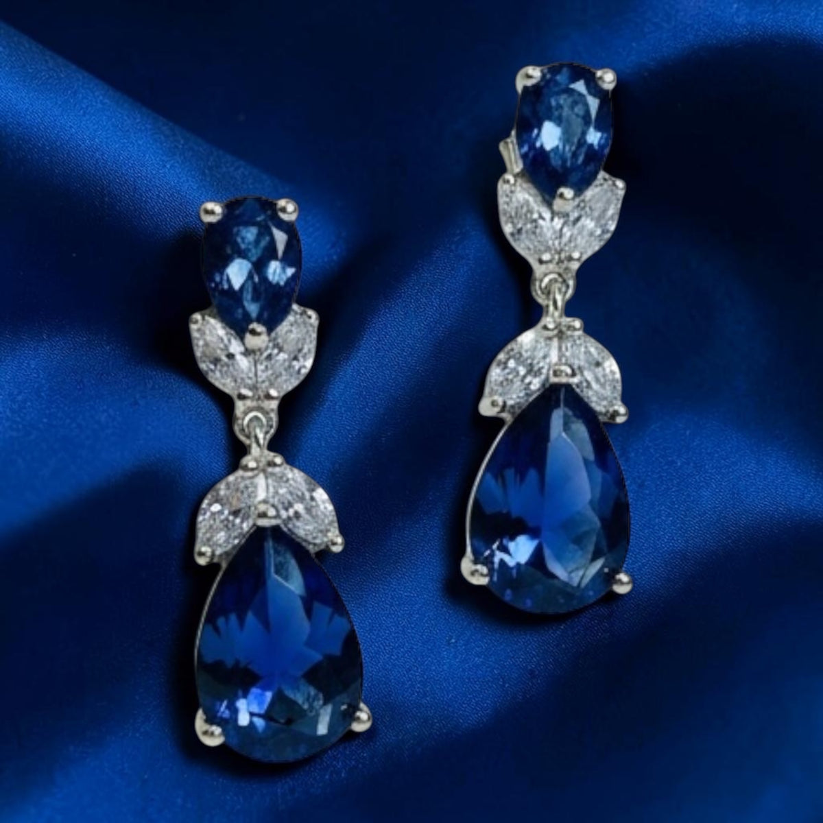 Women's AAA Cubic Zirconia Earring Short Length 1 ¼''X⅜''